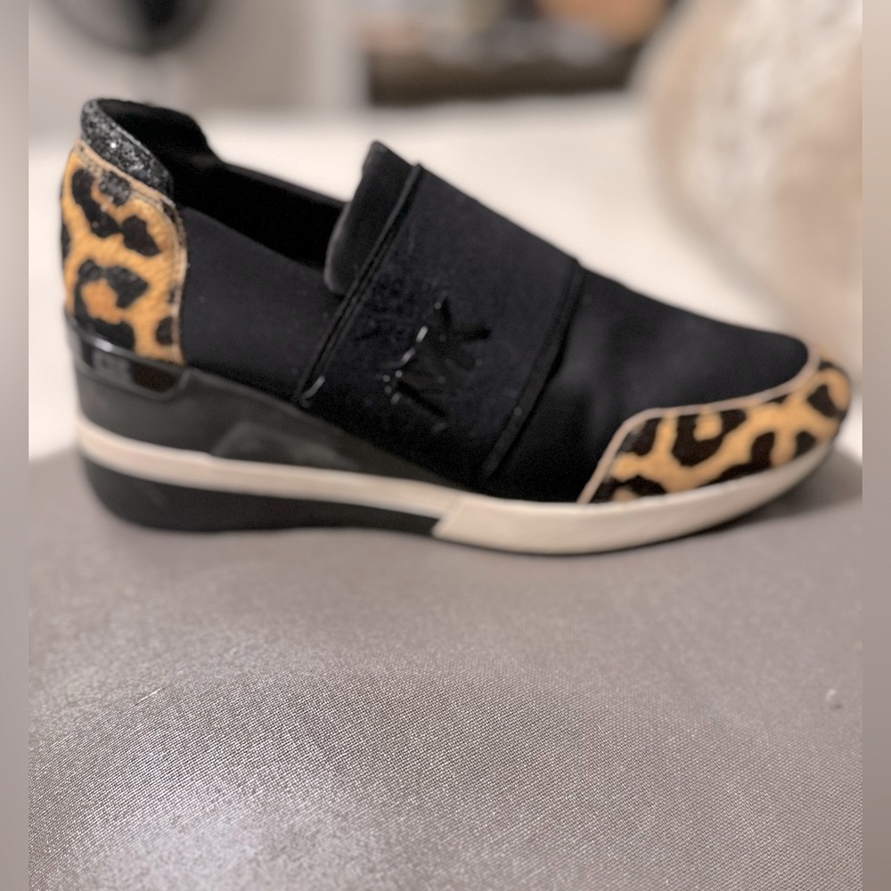 Michael Kors tennis shoes   Size 7.5